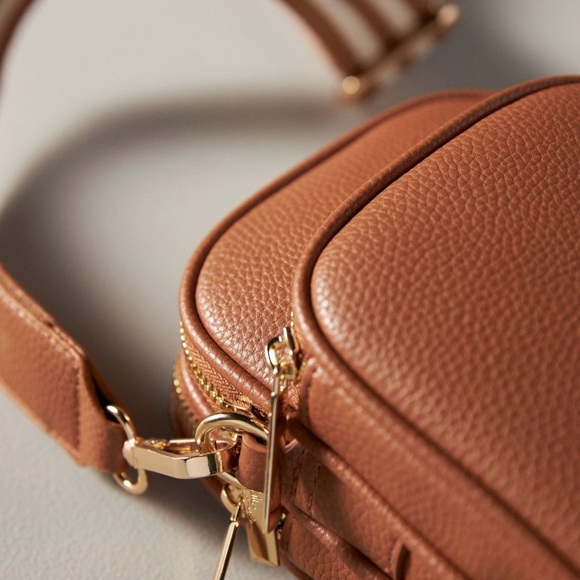 N W/DUST BAG. Mai-Lili-Josephine sold @ANTHROPOLOGY. Crossbody Bag, two straps. - Picture 13 of 14